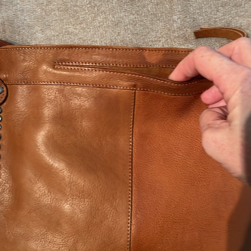 Latico Gabriel crossbody - Picture 3 of 6